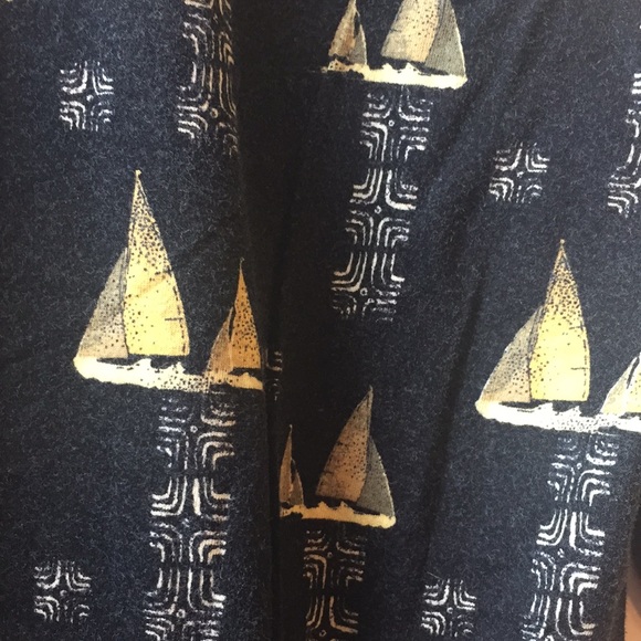 Black t shirt with sailboat print - Picture 5 of 5